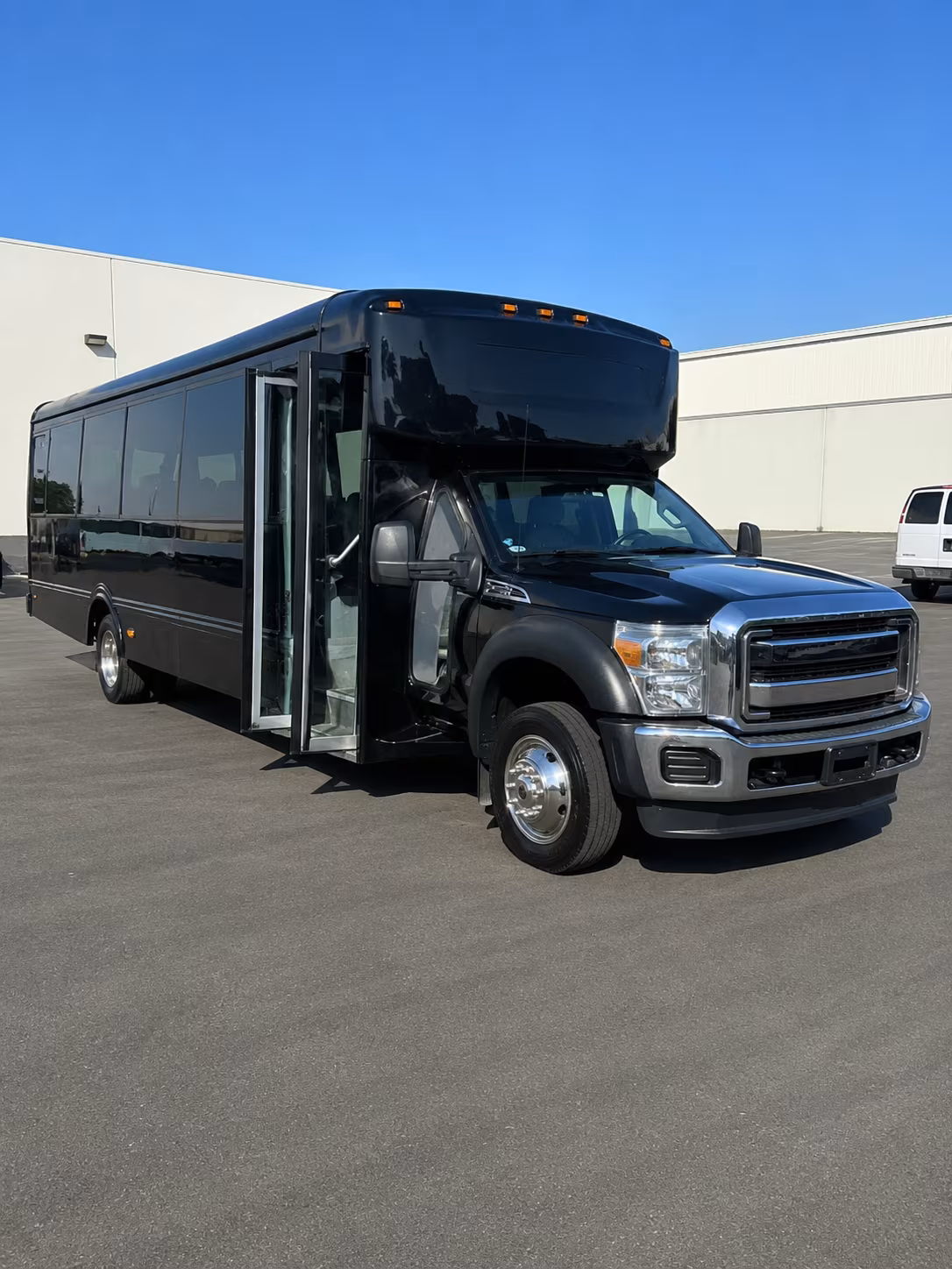 Baltimore Birthday, Sweet 16, & Quinceañera Transportation party bus exterior